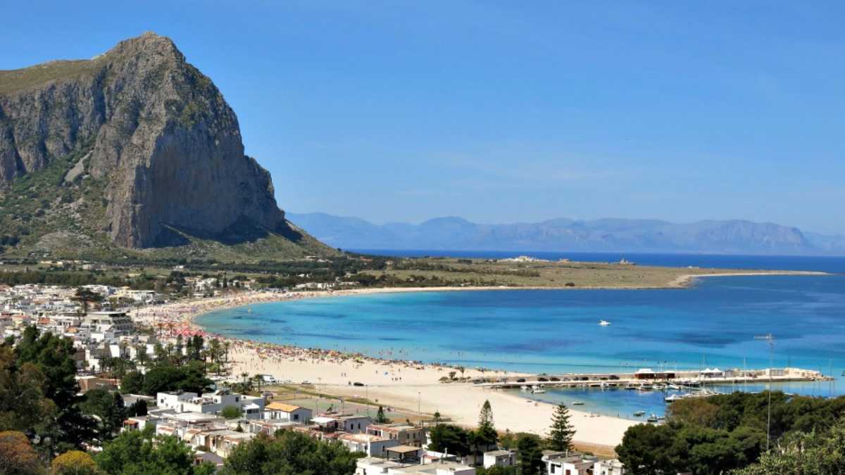 Passeggiate romantiche a San Vito Lo Capo: il lungomare al chiaro di luna